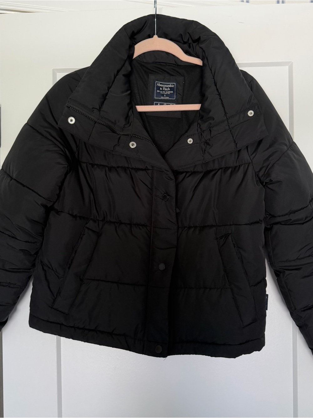 Abercrombie & Fitch Women's Cropped Black Puffer Jacket